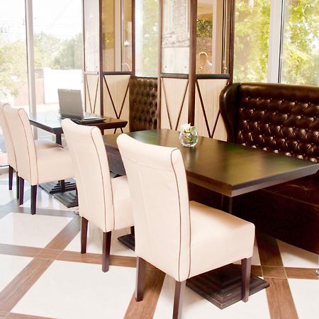 فندق Greenstone خيرسون المظهر الخارجي الصورة