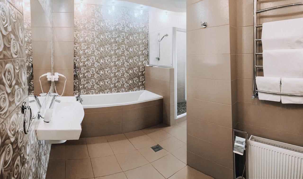 فندق Greenstone خيرسون المظهر الخارجي الصورة