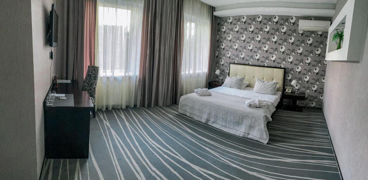 فندق Greenstone خيرسون المظهر الخارجي الصورة