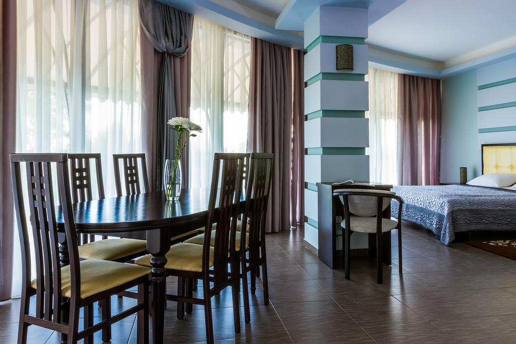 فندق Greenstone خيرسون المظهر الخارجي الصورة
